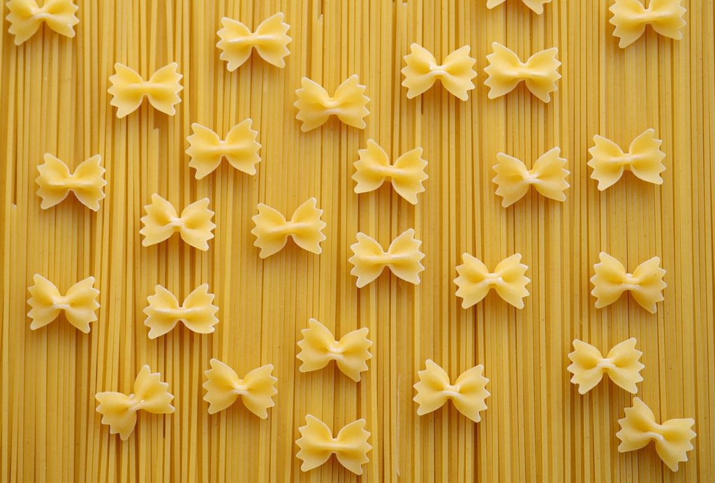 pasta, spaghetti, farfalle-560657.jpg