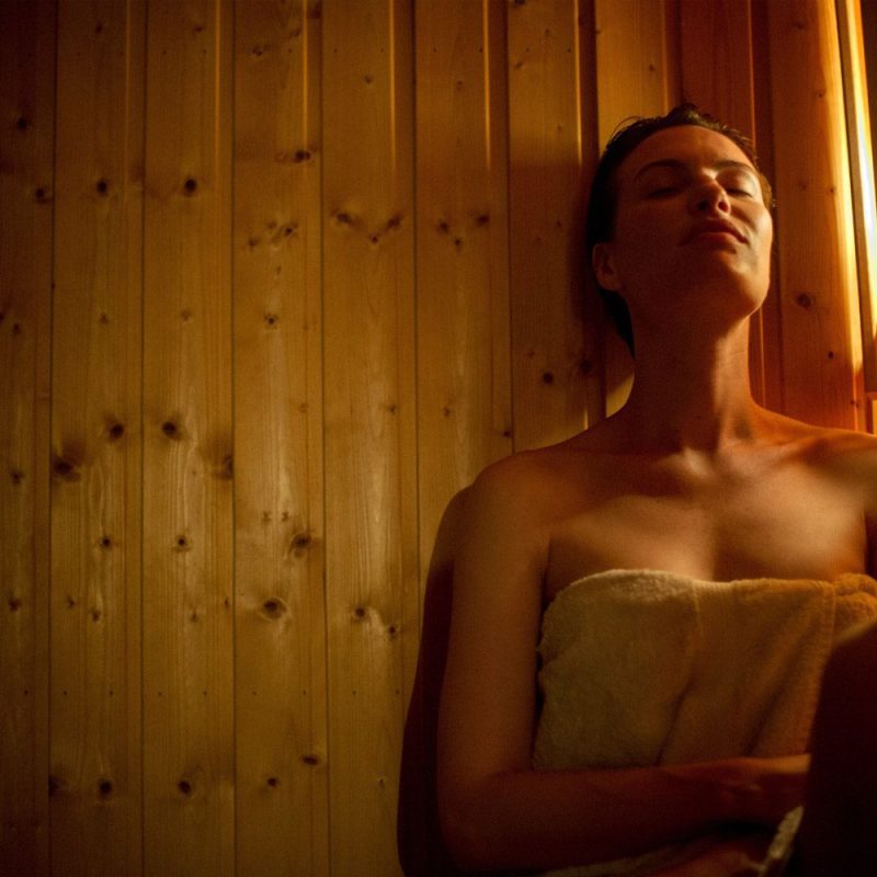 woman-relaxing-infrared-sauna-flow-colonic-hydrotherapy-toronto