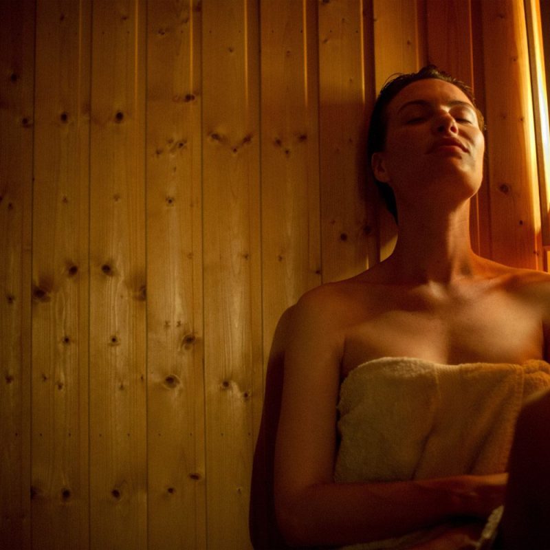 woman-relaxing-infrared-sauna-flow-colonic-hydrotherapy-toronto woman-relaxing-infrared-sauna-flow-colonic-hydrotherapy-toronto